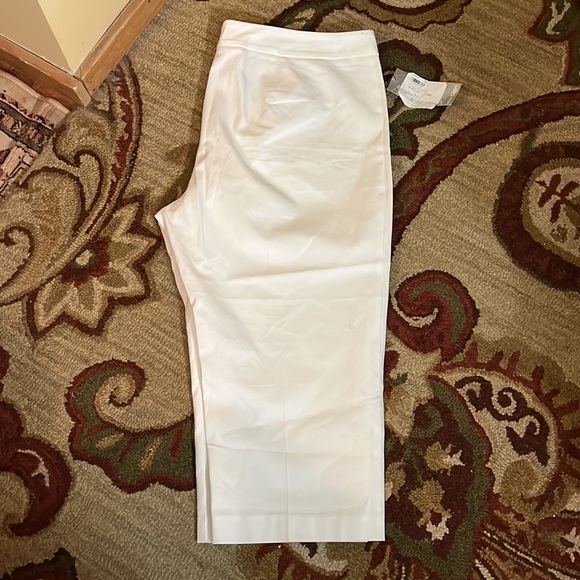 ALFANTI Size 22W Stretchy Crop Clamdigger White Gold Hardware Zip Pocket $79NEW - Picture 5 of 12